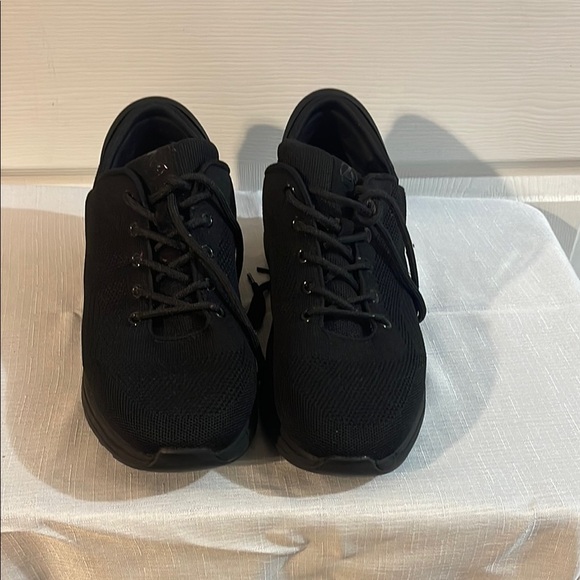 Men's Black Athletic Shoes - Picture 2 of 7